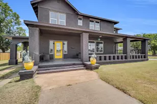805 E Wise St, Bowie, TX 76230 - Photo 2