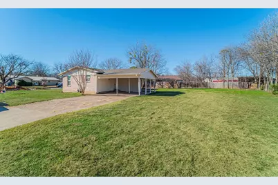 900 Elizabeth Boulevard, Granbury, TX 76048 - Photo 2