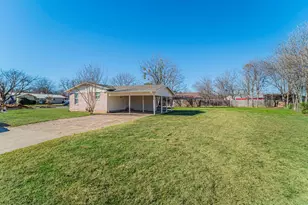 900 Elizabeth Blvd, Granbury, TX 76048 - Photo 2