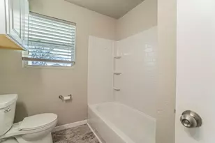 900 Elizabeth Blvd, Granbury, TX 76048 - Photo 12