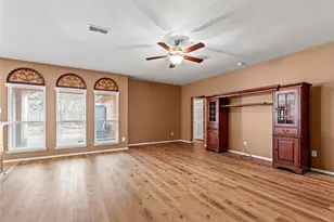 1029 Hidden Lake Dr, Burleson, TX 76028 - Photo 6