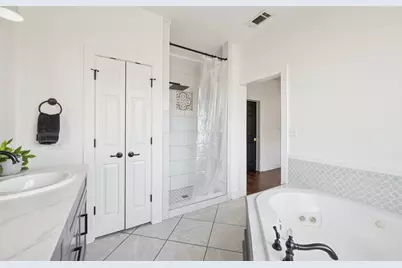 318 W Willingham Street, Cleburne, TX 76033 - Photo 12