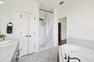 318 W Willingham St, Cleburne, TX 76033 - Photo 12