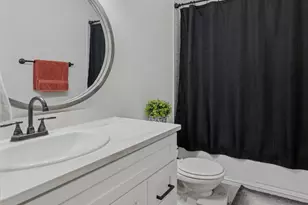 318 W Willingham St, Cleburne, TX 76033 - Photo 14