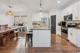 318 W Willingham St, Cleburne, TX 76033 - Photo 22