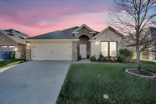 127 Garden Grove Dr, Waxahachie, TX 75165 - Photo 2