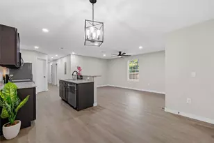 1105 N 11th St, Waco, TX 76707 - Photo 6