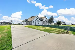 129 Southern Ct, Springtown, TX 76082 - Photo 36