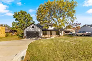 703 Ridgeway Rd, Joshua, TX 76058 - Photo 2