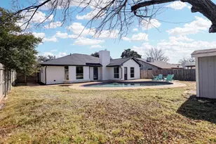 312 Almond Ln, Euless, TX 76039 - Photo 2