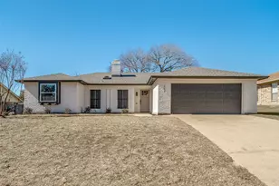 229 Lansford Dr, Benbrook, TX 76126 - Photo 2