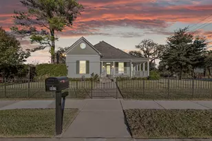 907 S Robinson St, Cleburne, TX 76031 - Photo 2