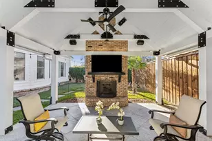 907 S Robinson St, Cleburne, TX 76031 - Photo 36