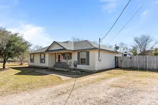203 W Lee Ave, Whitney, TX 76692 - Photo 2