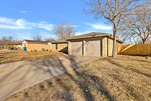 111 Lorie St, Alvarado, TX 76009 - Photo 28