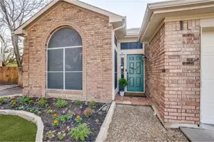 4310 Elgin Ct, Grand Prairie, TX 75052 - Photo 2