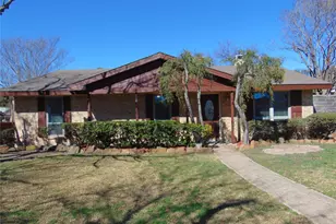 10835 Hayfield Dr, Dallas, TX 75238 - Photo 22