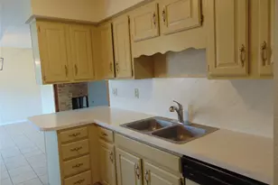 10835 Hayfield Dr, Dallas, TX 75238 - Photo 6