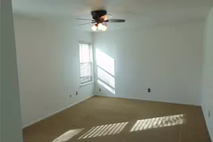 10835 Hayfield Dr, Dallas, TX 75238 - Photo 16