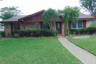 10835 Hayfield Dr, Dallas, TX 75238 - Photo 2