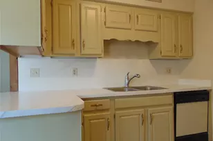 10835 Hayfield Dr, Dallas, TX 75238 - Photo 10