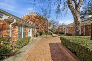 907 Roaring Springs Rd, Fort Worth, TX 76114 - Photo 2