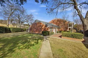 907 Roaring Springs Rd, Fort Worth, TX 76114 - Photo 4