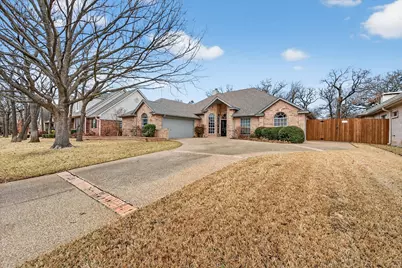 3211 Summergrove Drive, Arlington, TX 76001 - Photo 2