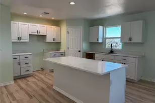 530 Lois Cir, Granbury, TX 76049 - Photo 8