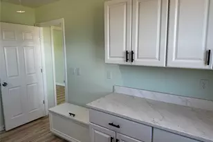 530 Lois Cir, Granbury, TX 76049 - Photo 14