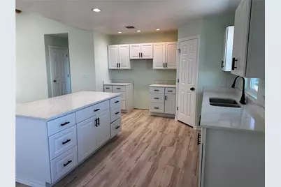 530 Lois Circle, Granbury, TX 76049 - Photo 10