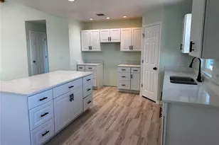 530 Lois Cir, Granbury, TX 76049 - Photo 10