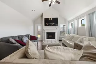 1204 Queens Brook Ln, Fort Worth, TX 76140 - Photo 4