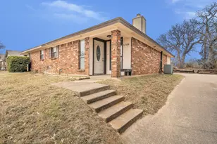 5709 Ranchogrande Dr, Arlington, TX 76017 - Photo 2