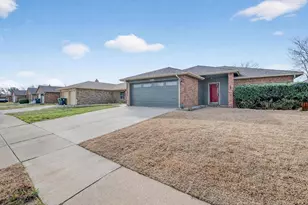508 Valley Mills Dr, Arlington, TX 76018 - Photo 2