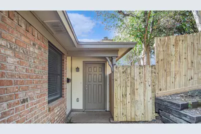 2107 Mistletoe Avenue, Fort Worth, TX 76110 - Photo 2