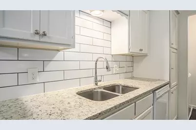 2107 Mistletoe Avenue, Fort Worth, TX 76110 - Photo 12