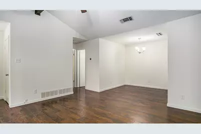 2107 Mistletoe Avenue, Fort Worth, TX 76110 - Photo 8