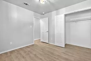 1922 St Louis Ave, Fort Worth, TX 76110 - Photo 10