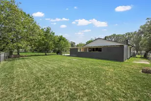 117 W Craven Ave, Lacy Lakeview, TX 76705 - Photo 22