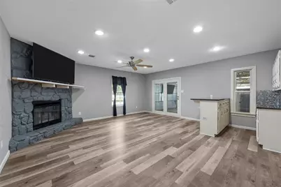 117 W Craven Avenue, Lacy Lakeview, TX 76705 - Photo 4