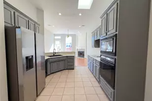 8112 Sycamore Dr, Irving, TX 75063 - Photo 12