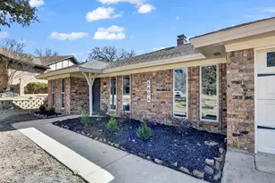 5804 Gatewood Dr, Arlington, TX 76016 - Photo 2