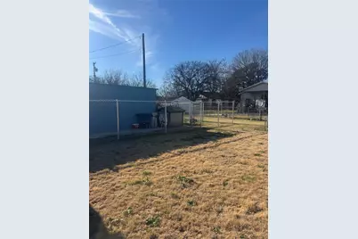 1208 E Henderson Street, Cleburne, TX 76031 - Photo 4