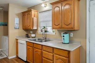 924 Guam St, Tool, TX 75143 - Photo 12