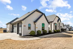 219 Columbia Ct, Springtown, TX 76082 - Photo 4