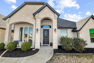 219 Columbia Ct, Springtown, TX 76082 - Photo 2