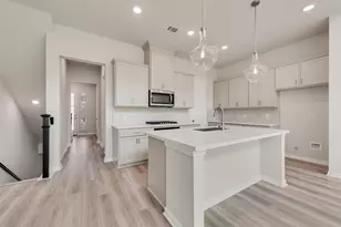 8127 Challenger Ln, Frisco, TX 75034 - Photo 2