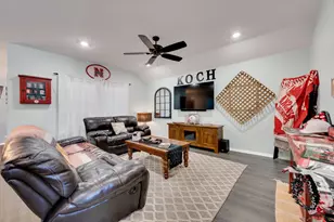 1200 Fairbanks Dr, Ennis, TX 75119 - Photo 10