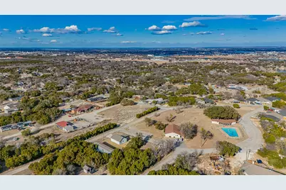 913 Bosque River Drive, Granbury, TX 76048 - Photo 2